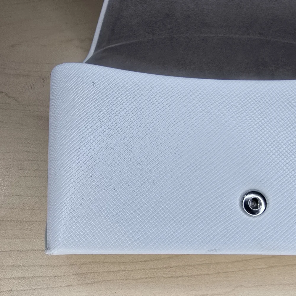 Michael Kors White Clutch Eyeglass Case‎